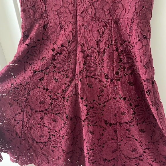 NWT - Le Chateau Lace Off-Shoulder Dress – Size 2 - Picture 4 of 14